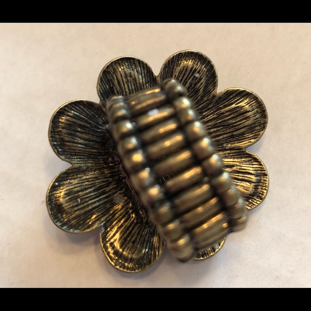 📚 2/$12 Adjustable Statement Ring - Picture 3 of 3